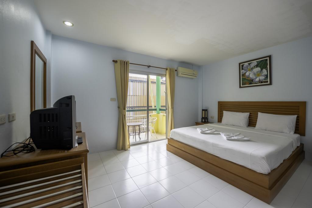 Simply Hotel Pantai Kata Bagian luar foto
