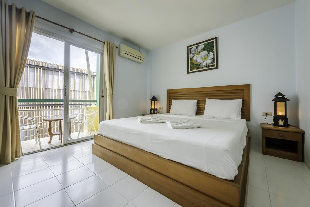 Simply Hotel Pantai Kata Bagian luar foto